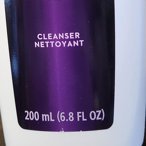 OLAY AGE DEFYING FACE CLEANSER - Picture 4 of 6